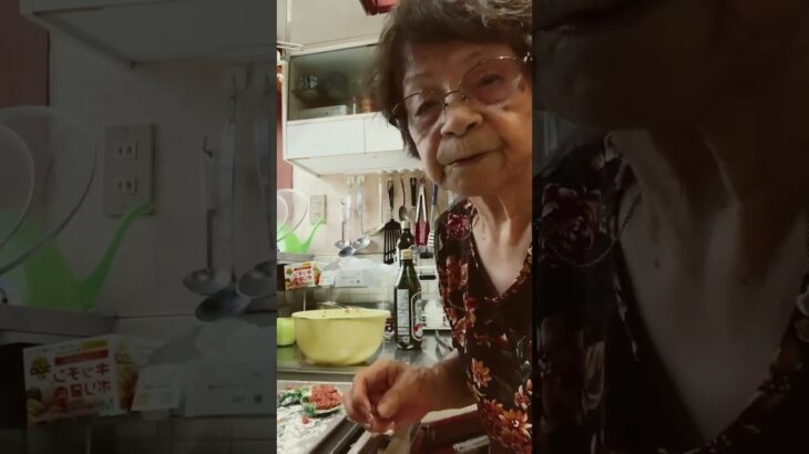 ９３歳ツムツムばあちゃんのピーマン🫑の肉詰め