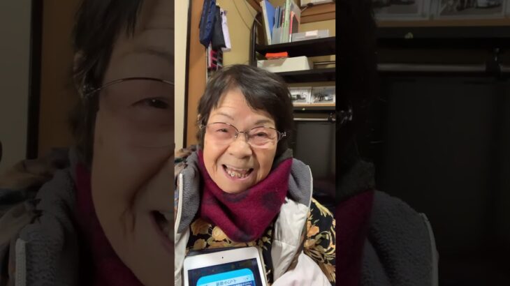 ９３歳ツムツムばあちゃん朝のご挨拶👵お友達から作ってもらったマフラー🧣で冬を頑張ります💪感謝🙇‍♀️