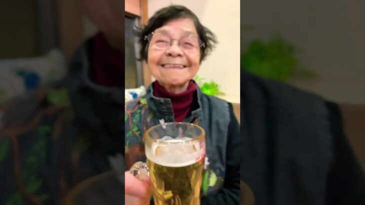 ９３歳ツムツムばあちゃん日帰り温泉入った後で生ビール🍺乾杯