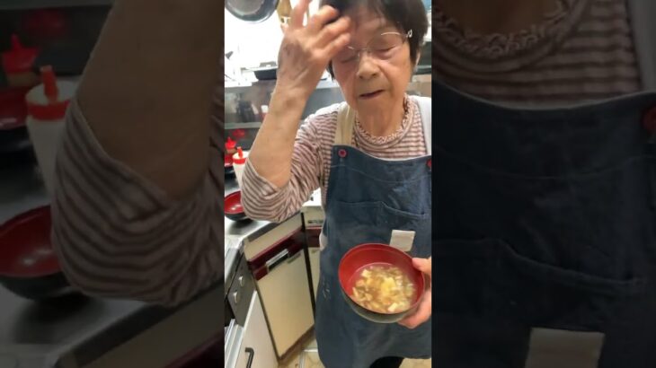 ９３歳ツムツムばあちゃん今朝の味噌汁はなめこと豆腐と茗荷❗️👵