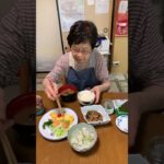 ９３歳ツムツムばあちゃんお昼のモグモグタイム❗️👵