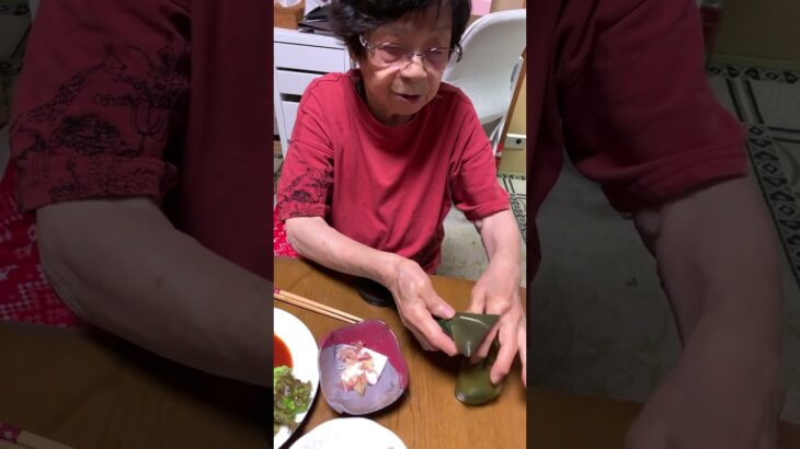 ９３歳ツムツムばあちゃん今夜も乾杯🍻 ちまきもいただきまーす❗️👵