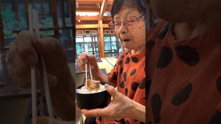 93歳ツムツムおばあちゃん日帰り温泉♨️でトンカツ定食👵♥️