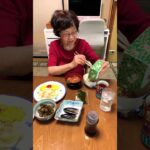 ９３歳ツムツムばあちゃん朝のモグモグタイム❗️👵