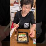 ９３歳ツムツムばあちゃんお昼のモグモグタイム❗️👵