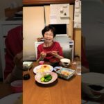 ９３歳ツムツムばあちゃん朝のモグモグタイム❗️👵