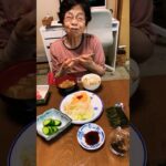 ９３歳ツムツムばあちゃん朝のモグモグタイム❗️👵