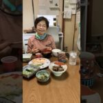 ９３歳ツムツムばあちゃん朝のモグモグタイム❗️👵