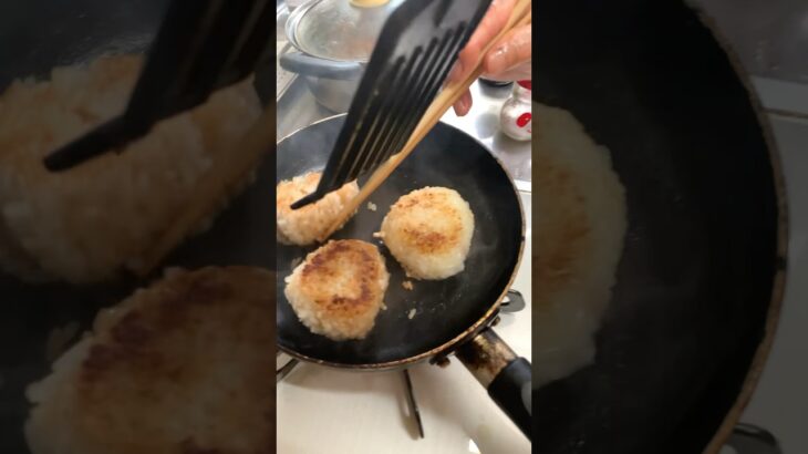 94歳ツムツムおばあちゃんお昼は焼きおにぎり👵♥️