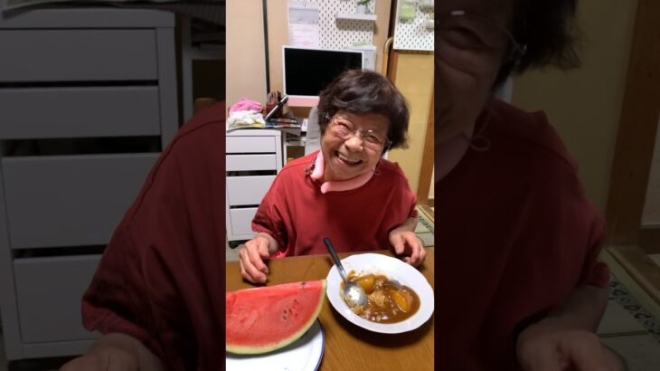 94歳ツムツムおばあちゃん今夜はカレー🍛とスイカ🍉です👵♥️