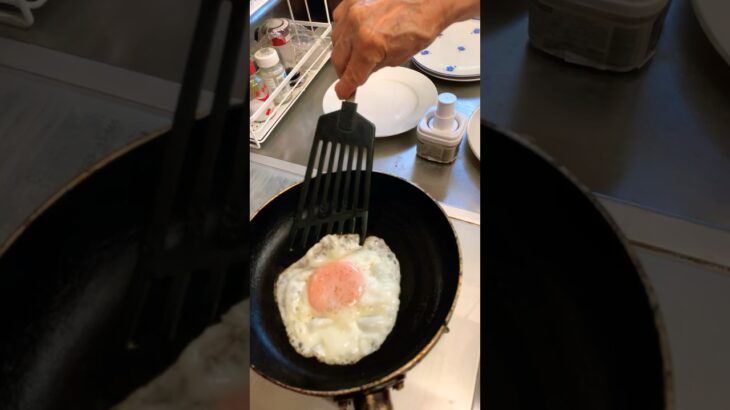 ９４歳ツムツムばあちゃん朝の目玉焼き🍳👵❗️