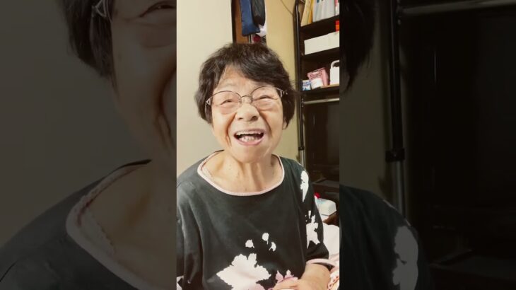 ９４歳ツムツムばあちゃん朝のご挨拶👵お花の水やり❗️草むしり❗️朝から頑張るウーマン💪👵