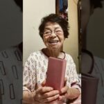 ９４歳ツムツムばあちゃん朝のご挨拶👵新しい携帯のケースに大喜び🥰静かに通り過ぎてもらいたい台風🌀一日良い日でありますよう👵( ◠‿◠ )