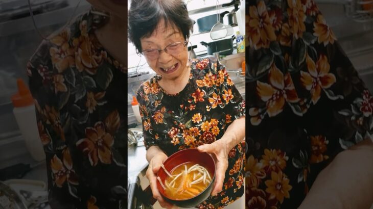 ９４歳ツムツムばあちゃん今朝の味噌汁はもやしと人参🥕と玉葱🧅❗️👵