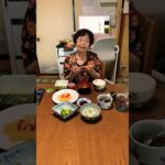 ９３歳ツムツムばあちゃん朝のモグモグタイム❗️👵