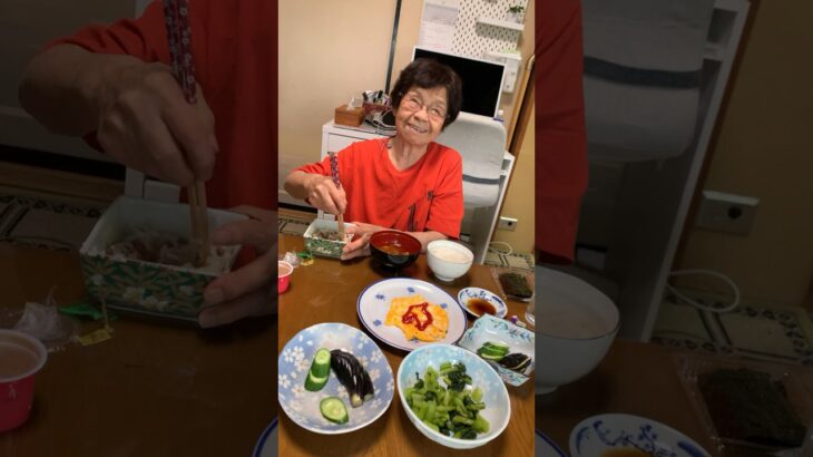 94歳ツムツムおばあちゃん朝のモグモグタイム👵♥️