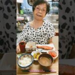 ９４歳ツムツムばあちゃん今夜は鮭の塩焼きと長芋の千切りとさつまいもの甘辛にとトマト🍅❗️👵