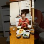 ９４歳ツムツムばあちゃん朝のモグモグタイム❗️👵