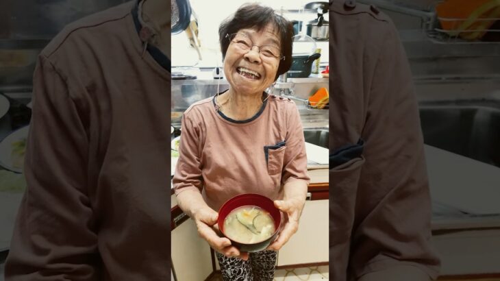 ９４歳ツムツムばあちゃん今朝の味噌汁は茄子🍆と人参🥕とジャガイモ🥔と茗荷です❗️👵