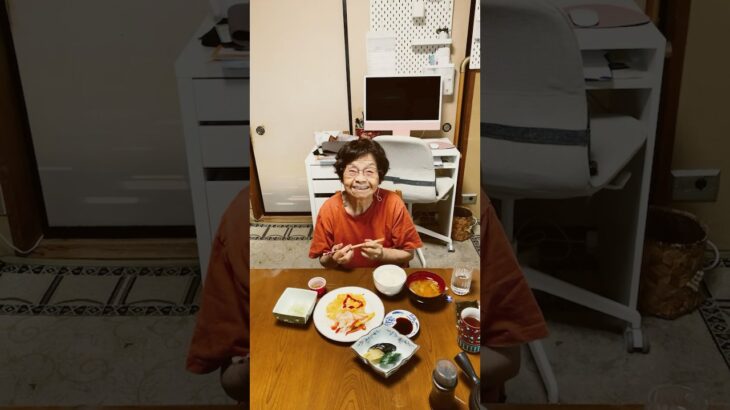 ９４歳ツムツムばあちゃん朝のモグモグタイム❗️👵