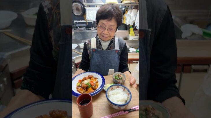 94歳ツムツムおばあちゃん今夜は酢豚定食です❤️👵