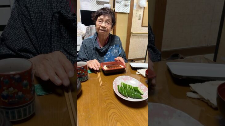 94歳ツムツムおばあちゃん今夜の夕ご飯はお昼の残りの鰻重です❤️👵