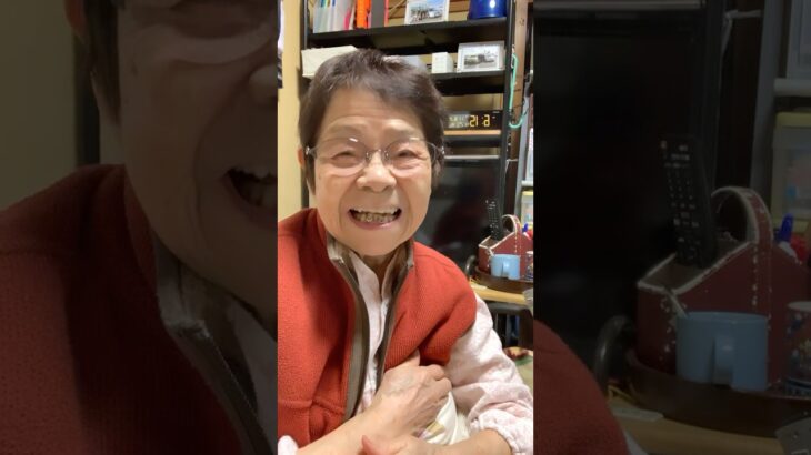 ９４歳ツムツムばあちゃん朝のご挨拶👵今日は紅葉狩り🍁孫はＤ51撮影、乗車、ばーちゃん応援📣忙しい一日になりそう💪👵