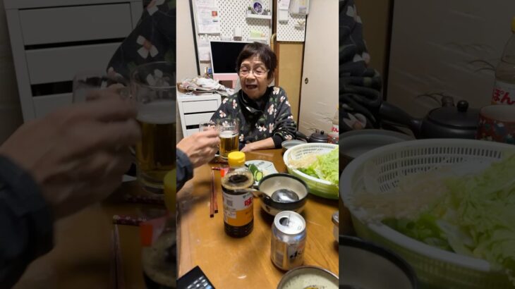 94歳ツムツムおばあちゃん 鍋で乾杯🍻❤️👵