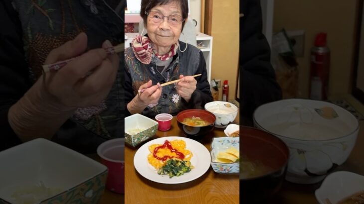 94歳ツムツムおばあちゃん今朝のモグモグタイム👵❤️