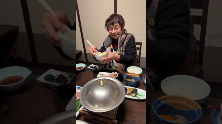 94歳ツムツムおばあちゃんホテルでモグモグタイム❤️👵