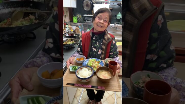 94歳ツムツムおばあちゃん今夜は肉野菜炒め👵♥️