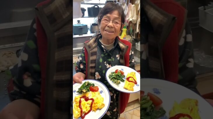 ９４歳ツムツムおばあちゃん👵ハート❤️味噌汁はナメコ、豆腐、ネギ、急ぎで送ります🎵👵❤️