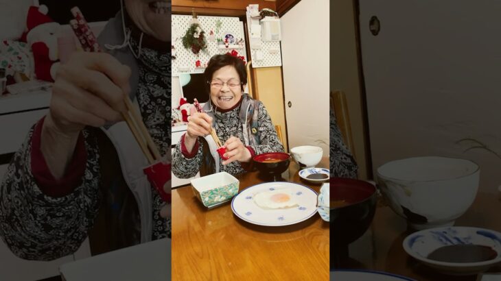 ９４歳ツムツムおばあちゃん朝のモグモグタイム👵❤️