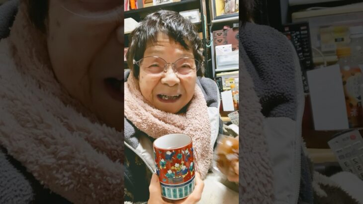 ９４歳ツムツムおばあちゃん朝のご挨拶👵明るい朝☀️おめざのお饅頭❤️元気モリモリハッスルウーマン💪👵❤️❤️❤️