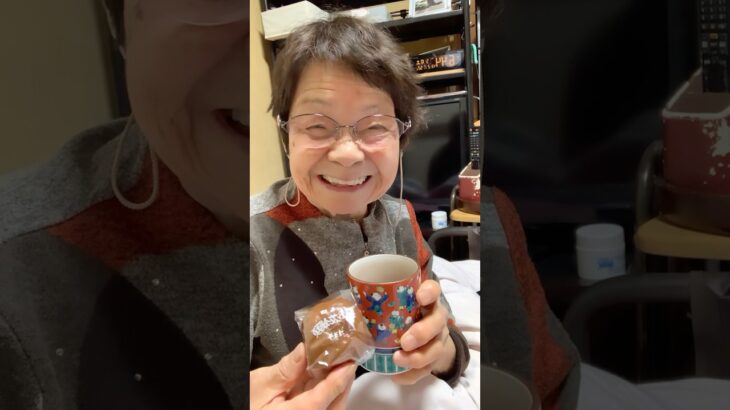 ９４歳ツムツムおばあちゃん朝のご挨拶👵☂️雨の一日が始まる。コインランドリーか⁉️肌寒くくしゃみ連発‼️👵