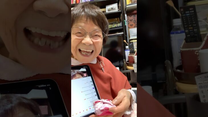 ９４歳ツムツムおばあちゃん朝のご挨拶👵世界の皆さんからのコメント❗️ちょっと見てください❤️幸せなバァーバです👵❤️❤️❤️