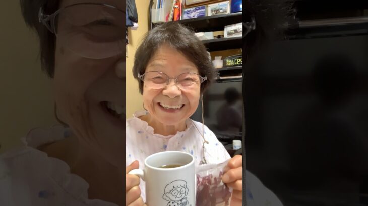 ９４歳ツムツムおばあちゃん朝のご挨拶👵寝てよう日❗️遅いご挨拶🙇‍♀️コインランドリーか⁉️梅雨明け待ち遠しいウーマンでぇーす👵❤️❤️❤️