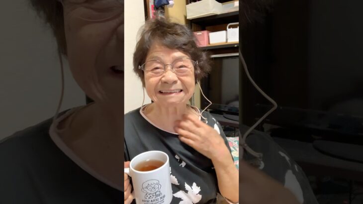 ９４歳ツムツムおばあちゃん朝のご挨拶👵朝から大忙し❗️蚊の襲撃‼️ハリキルウーマン💪今日も良い一日でありますように🙏👵❤️❤️❤️