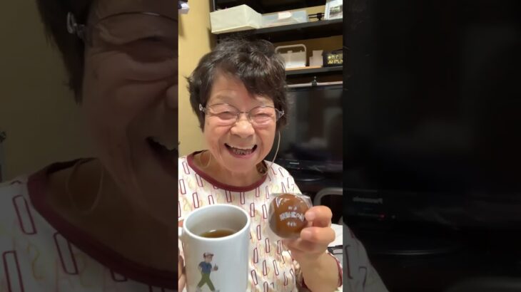９４歳ツムツムおばあちゃん朝のご挨拶👵大朝寝坊💤孫が朝飯の用意してくれました👵エアコンのおかげかな⁉️👵❤️❤️❤️