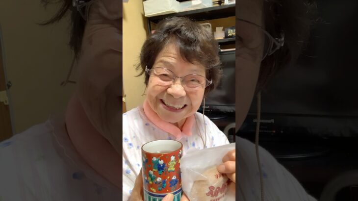 ９４歳ツムツムおばあちゃん朝のご挨拶👵大きな声でご挨拶🥰忙しいハッピーウーマンの一日の始まり👍👵❤️❤️❤️