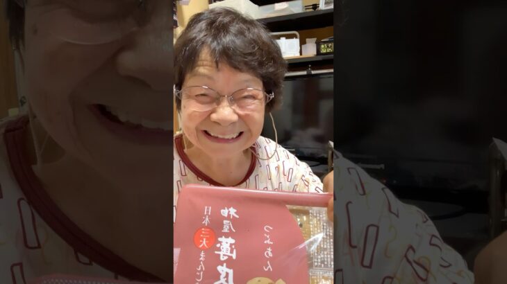９４歳ツムツムおばあちゃん朝のご挨拶👵おめざは頂いた福島三大まんじゅう❗️薄皮粒あん❗️とても楽しい旅でしたー🎶👵❤️❤️❤️