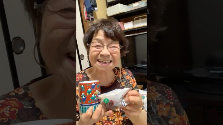 95歳ツムツムおばあちゃん朝のご挨拶👵夏も乗り切れそうです🥰おめざはきんつば❗️ハッピーウーマンの忙しい一日の始まり👵❤️❤️❤️