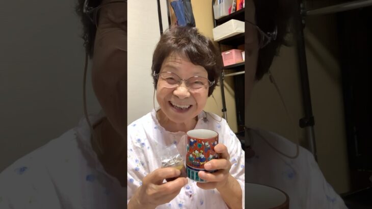 95歳ツムツムおばあちゃん朝のご挨拶👵YouTuberデビュー13日が2年‼️ベットから降りる時腰を捻り💦おとなしく寝ています。返信遅れごめんなさい🙏👵❤️❤️❤️