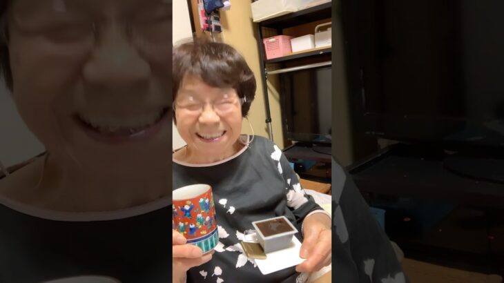 95歳ツムツムおばあちゃん朝のご挨拶👵孫のiPadのツムツムが入らない😢寿命かな❓ガッカリ‼️💦これからは一台でツムツムだー👵